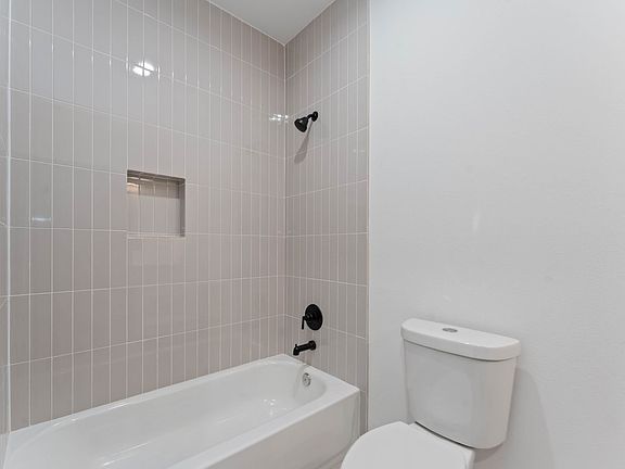 4th image of 414 N Carolina St #A