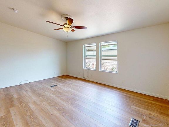 3rd image of 153 Capri St