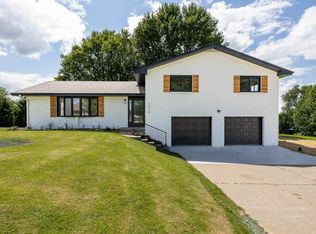 2410 Asbury Heights Pl, Asbury, IA 52002
