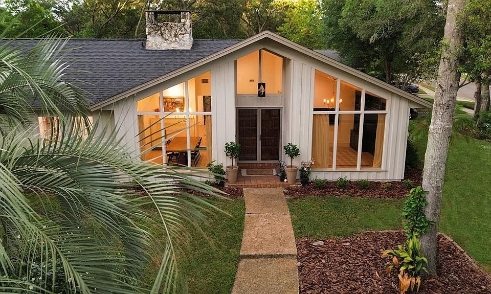 1st image of 207 Buttonwood Dr
