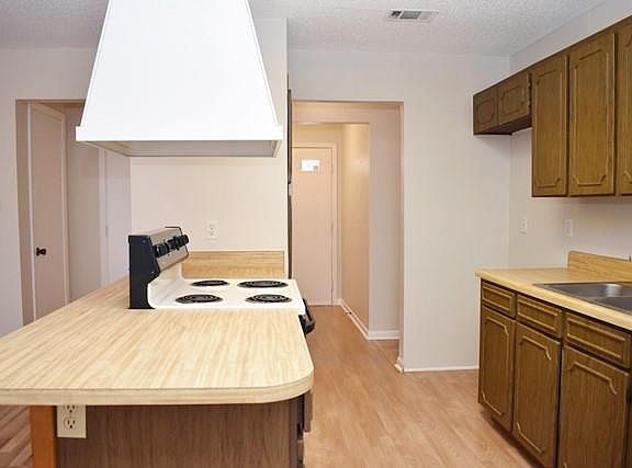 5th image of 444 Park Center Blvd