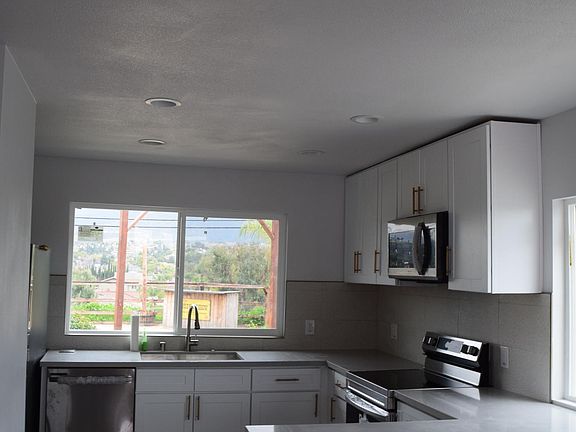 4th image of 20222 Newton St