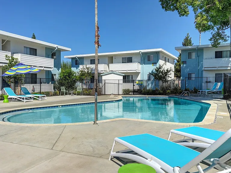 The Camellia on Buck | Pool
