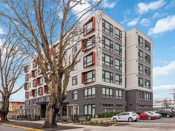629 Speed Ave #202, Victoria, BC V8Z 0G5
