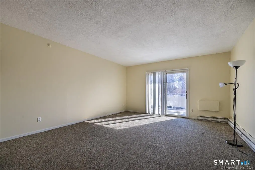 Oaks Condominiums — Photo 3