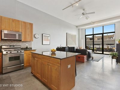 3631 N Halsted St, Chicago, IL, 60613