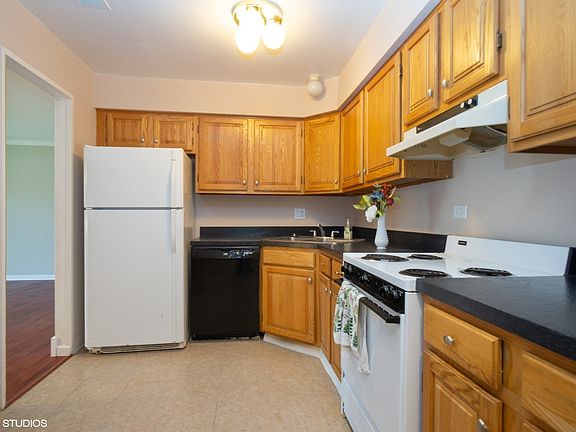 5th image of 2600 Brookwood Way Dr APT 111