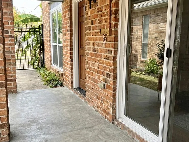12413 Wellington Park Dr — Photo 2
