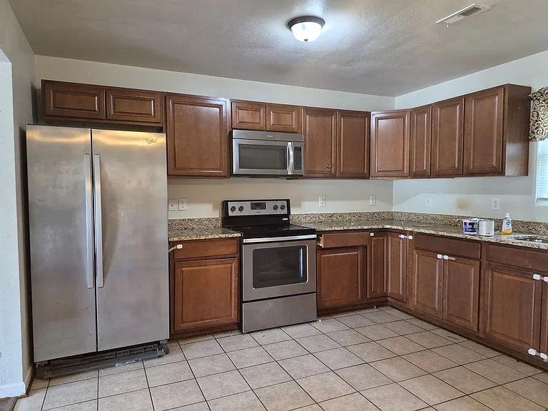 3317 Downes St — Photo 5