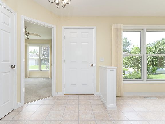 2nd image of 1615 Sarasota Trl