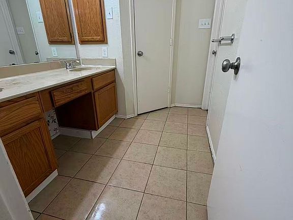 5th image of 1607 Windmill Ln