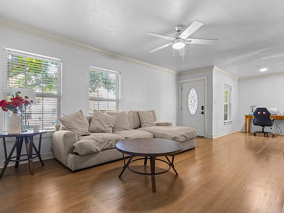 3rd image of 4809 Waldron Ave