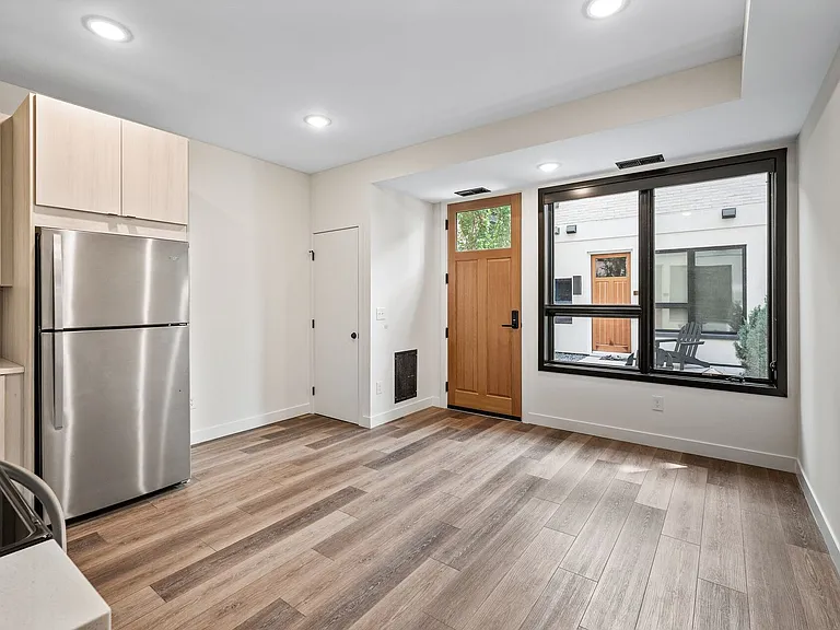 Olive Apartments — Photo 60