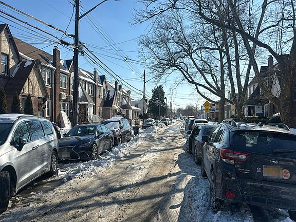 4th image of 115-28 203rd St