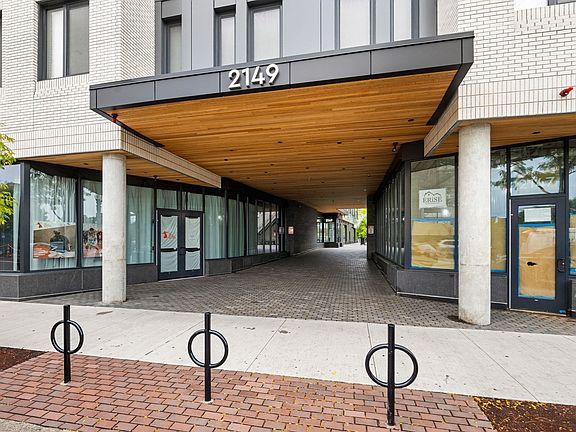 3rd image of 2149 Washington St #604