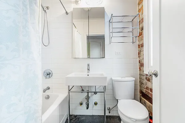 Sold by HomeDax Real Estate | media 5