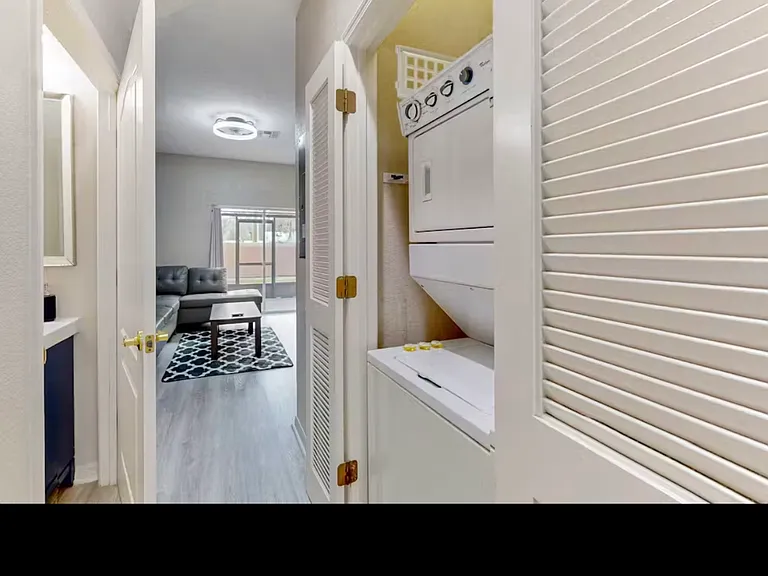2466 Caravelle Cir — Photo 10