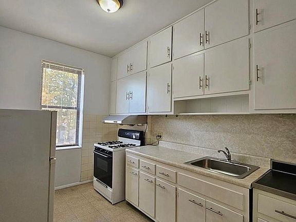 2nd image of 31-42 43rd St #2R