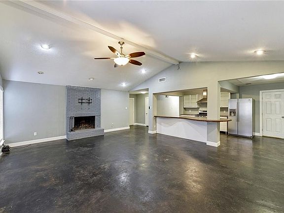 4th image of 7210 Towering Oaks Dr