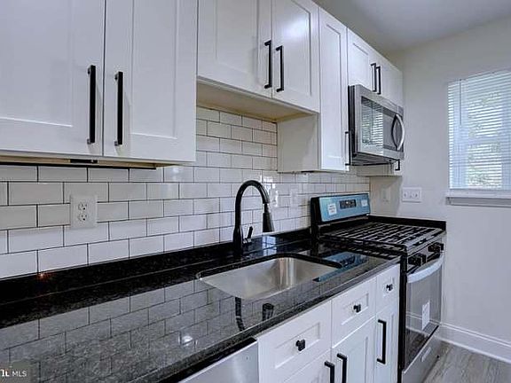 4th image of 5564 Channing Rd