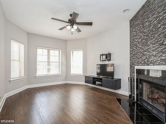 3rd image of 818 W Sunnyside Ave APT 2B