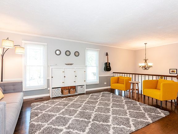2nd image of 510 Dalton Ln