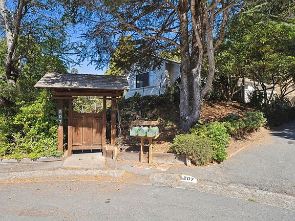 2nd image of 207 Meda Court