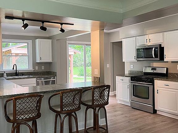 3rd image of 3441 Clubview Dr