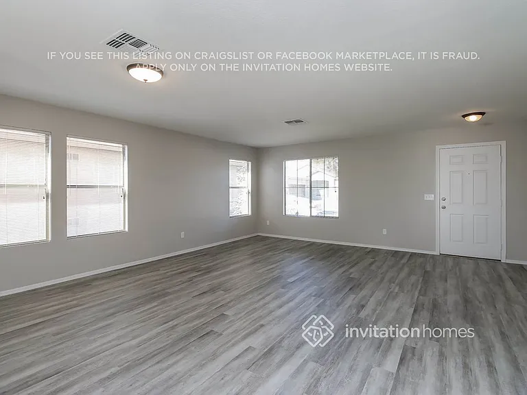 3767 E Orchid Ln — Photo 2