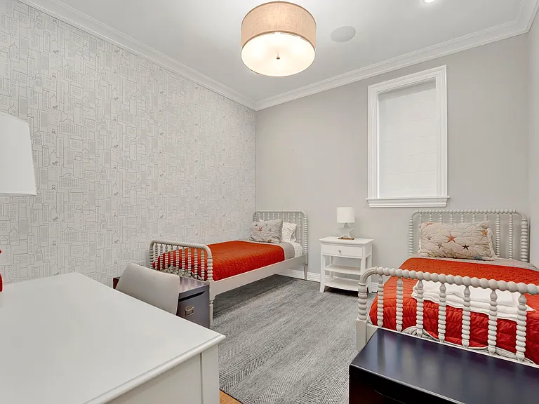 103 E Chestnut St #103 — Photo 32