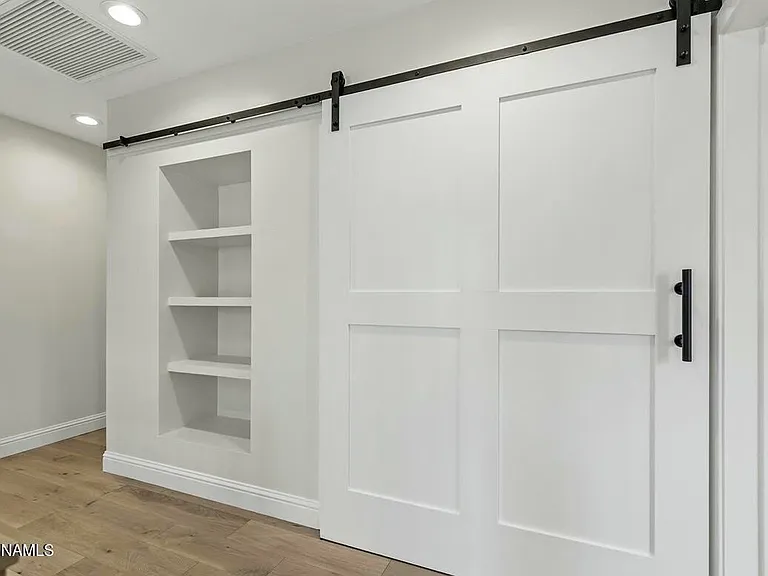 803 W Aspen Ave — Photo 16