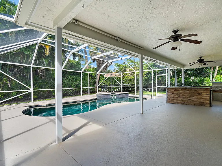 1225 Egret Cir S — Photo 4