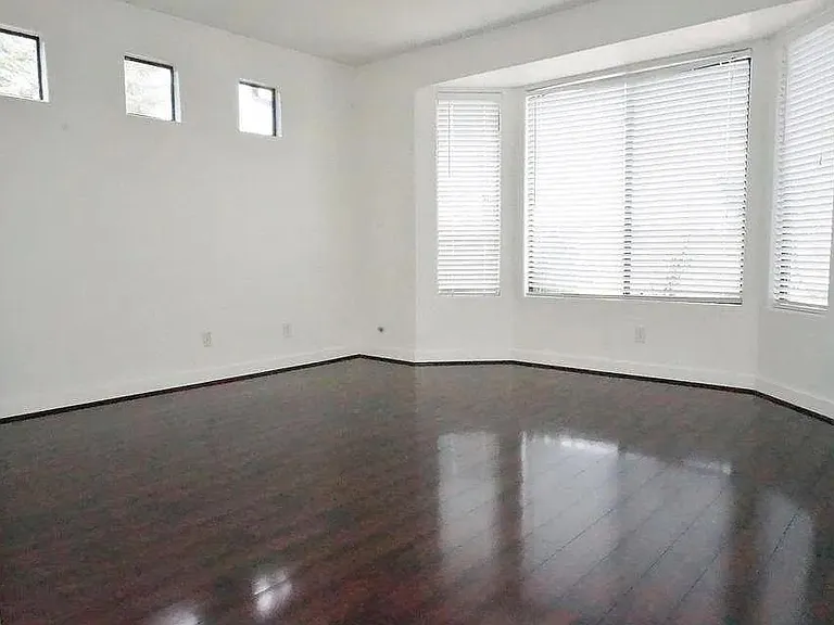 1354 Sabatina St — Photo 14