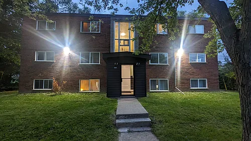 172 King Edward Ave Photo 1