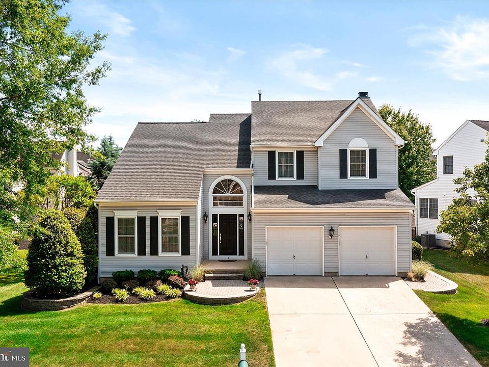 1st image of 4 Bay Hill Ct