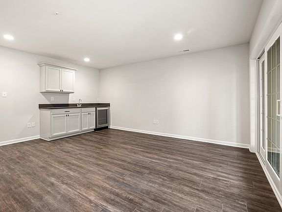 2nd image of 403 Larks Ln