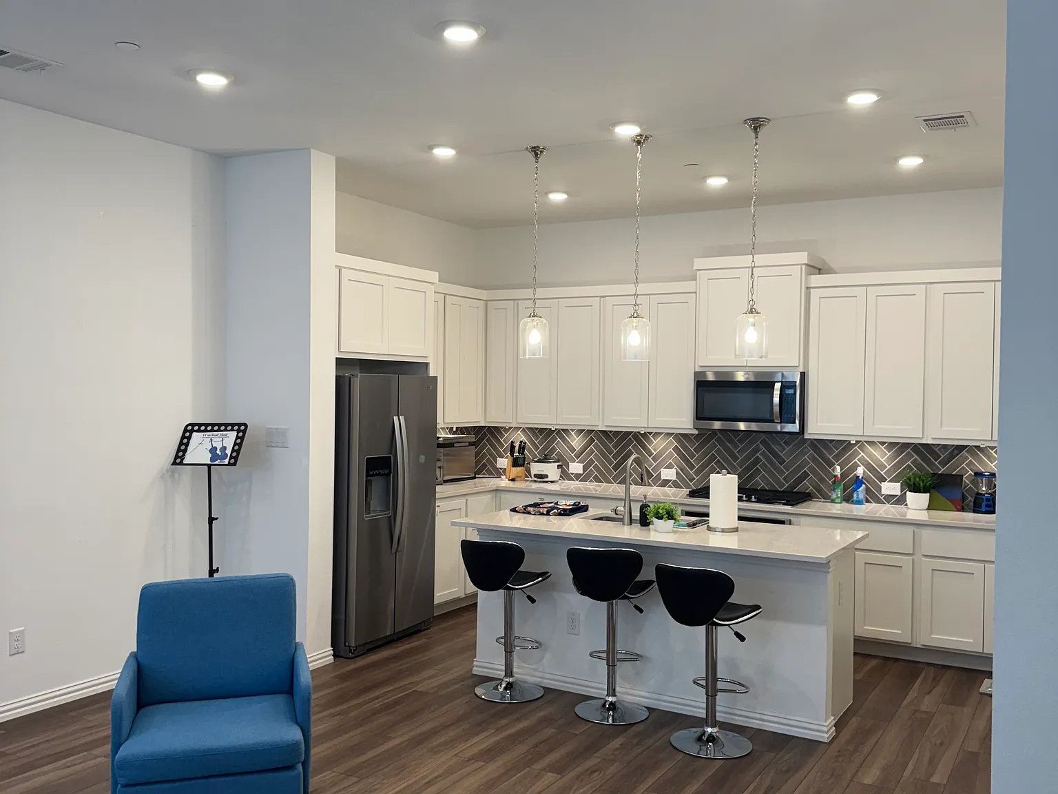3 bed, 2.5 bath, 1659 sqft, $2,600 — Photo 4