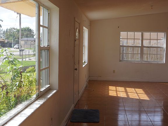 4th image of 2605 NW 205th St