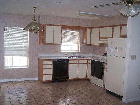 APPLIANCES INCLUDED