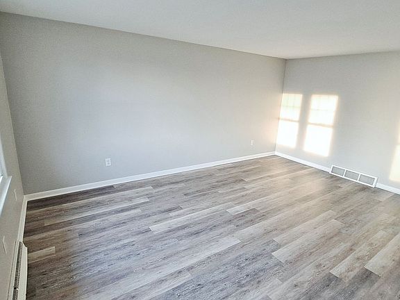 5th image of 400-404 Moul Ave