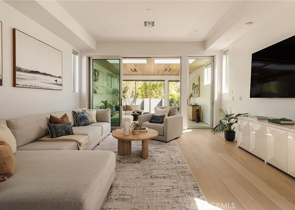 1st image of 664 Rosecrans Ave
