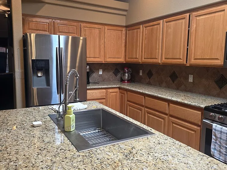 2121 E Desert Lakes Dr — Photo 11