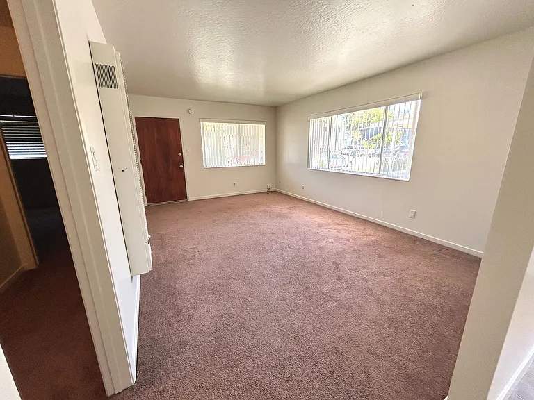 960 Suiter St — Photo 6