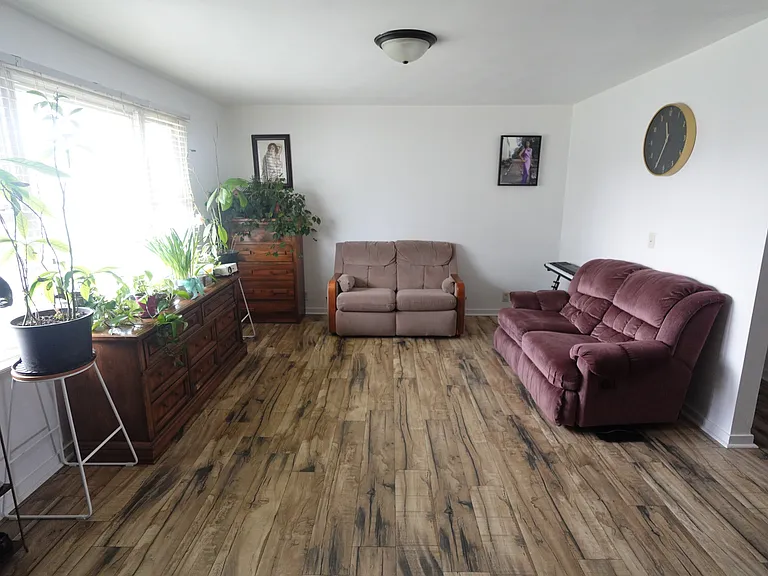 3313 N Locust St — Photo 5