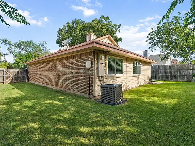 2141 Stradivarius Ln — Photo 24
