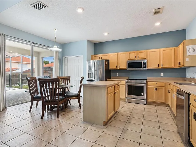 143 Cordova Ave — Photo 5