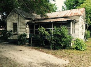 7 W Hospital St, Manning, SC 29102