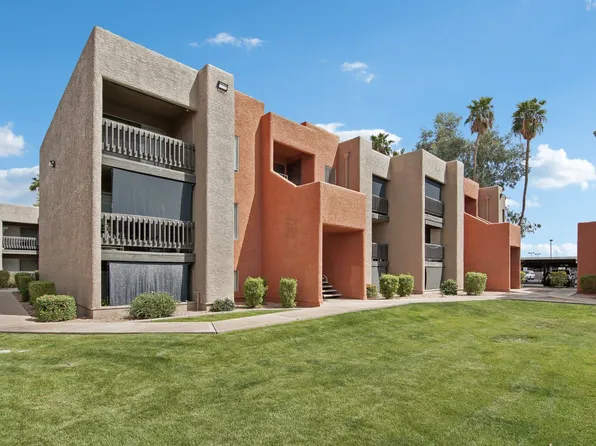 Candela Park Apartments