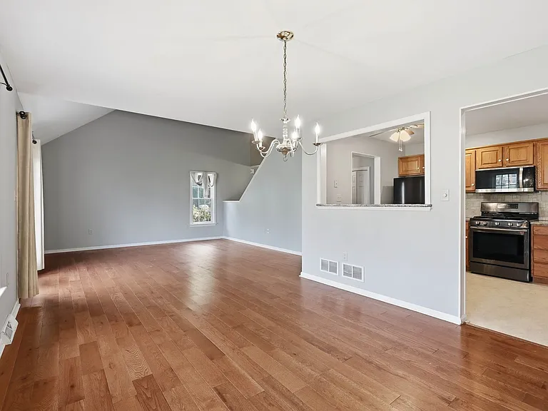 472 Hillside Dr — Photo 8