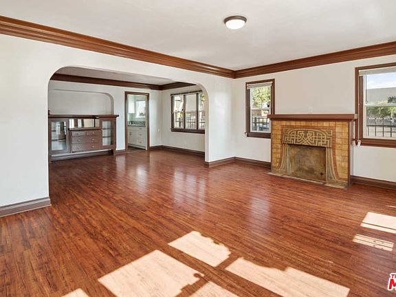 5th image of 1015 W 57th St